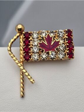 Vintage Canadian Flag Rhinestone Brooch Gold Tone Red Clear Sparkly 1"